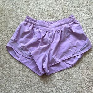 Lavender 2.5 hotty hot lululemon shorts. Size 4 regular